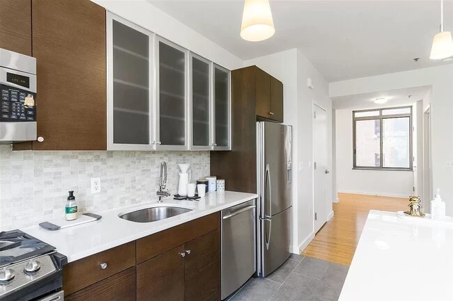 Kitchen - 25 McWilliams Plz