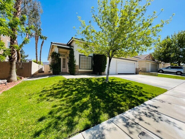 Building Photo - Single-story 4 Bed nestled in the desirable Green Valley Ranch!  3 Car Garage!