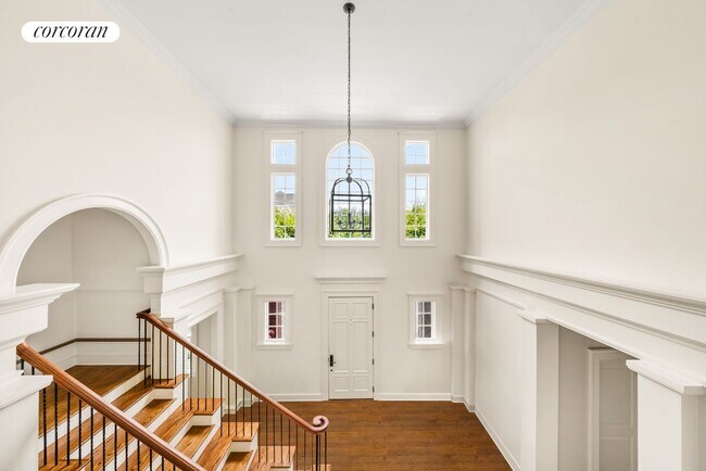Building Photo - 5020 Grosvenor Ave