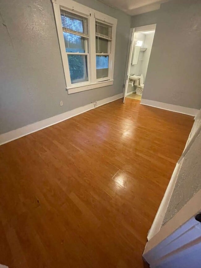 Building Photo - 8406 N Brooks St