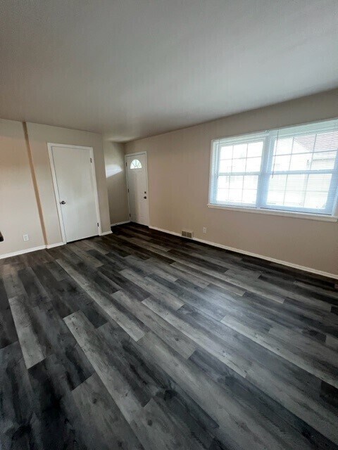 Foto del edificio - W164N8815 Mill St
