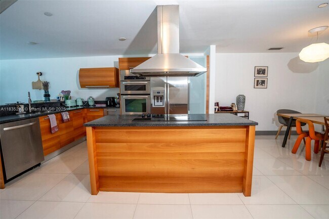 Foto del edificio - 2950 NE 188th St