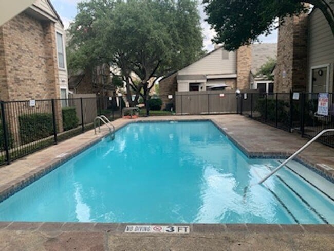 Photo - 1106 Brighton Dr House