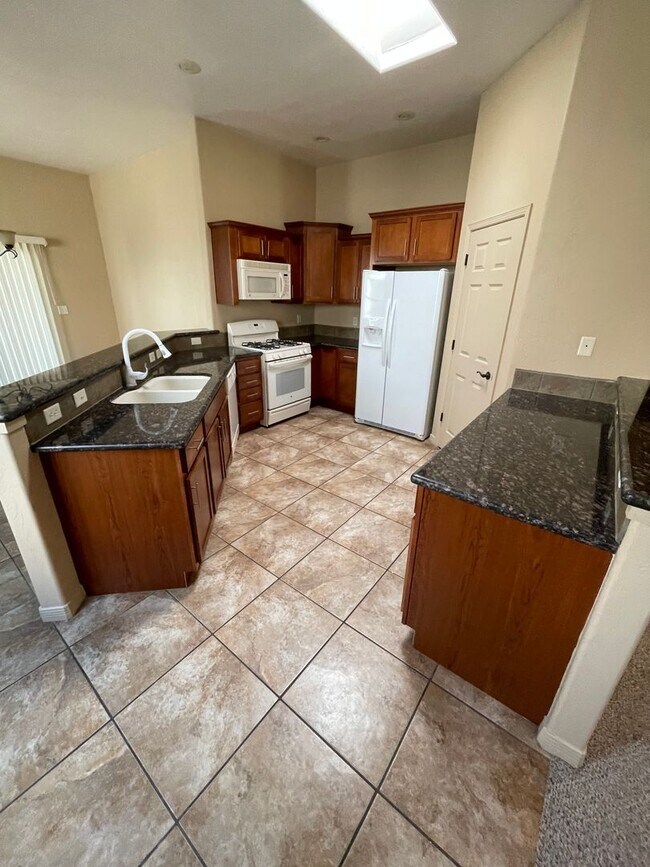 Foto del edificio - Charming 3 Bedroom, 2 Bath, 2 Car Garage Home - Available Now!