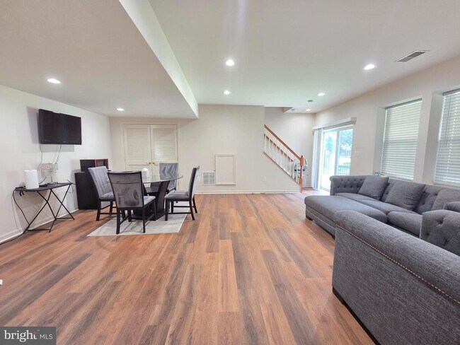 Building Photo - 2692 Cast Off Loop