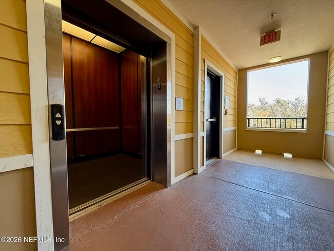 Building Photo - 8539 Gate Pkwy W