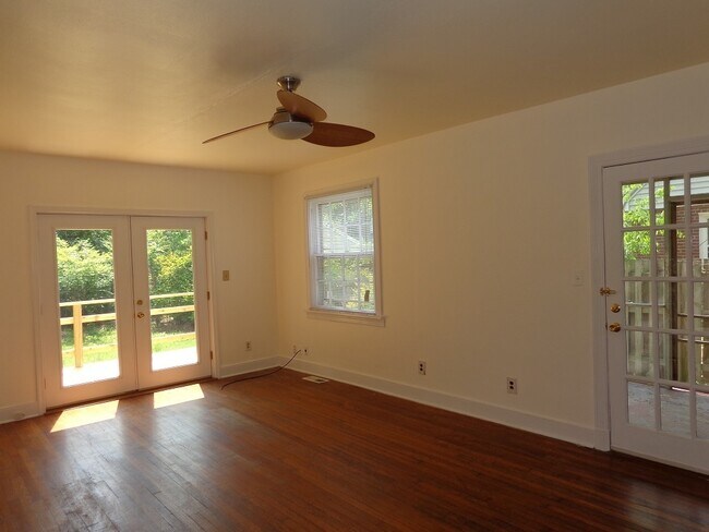 Foto del edificio - 8804 Semmes Ave