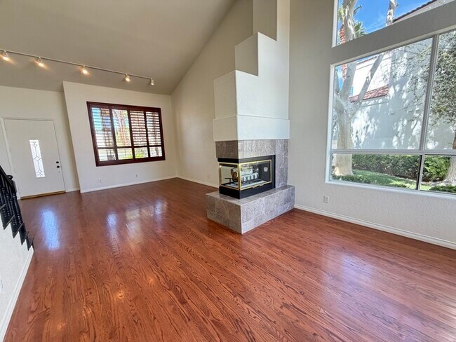 Building Photo - Carry Over Showing: This property has been shown before and will be rented to the first most qual...