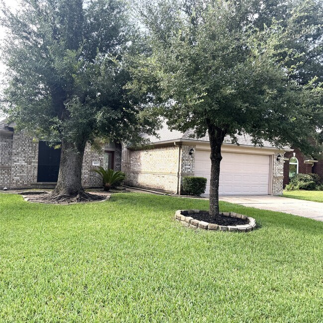 Building Photo - 10023 Hickory Trail Ln