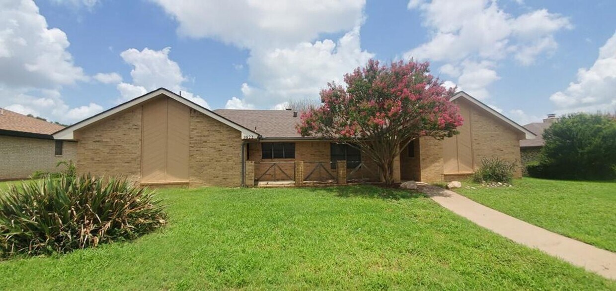 Primary Photo - 3822 Sunset Dr