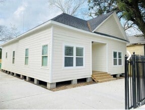 Building Photo - 229 N Everton St