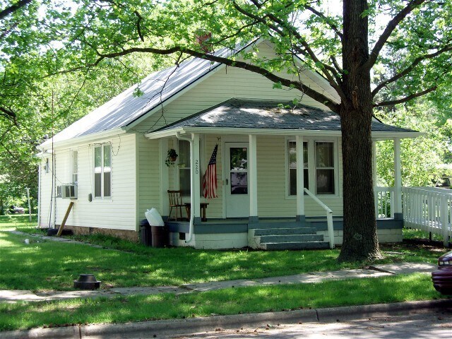 Primary Photo - 220 Aida St