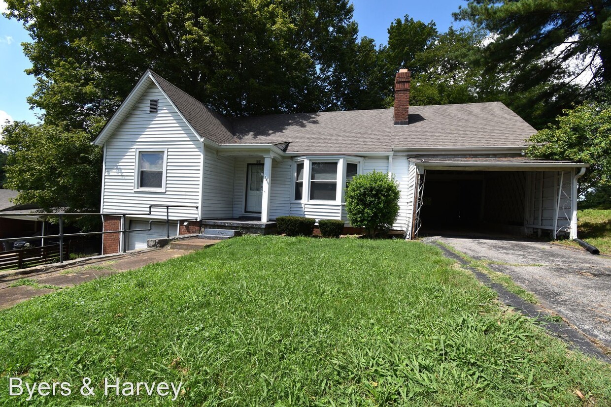 2 Br 1 Bath House 108 Rudolph Drive House For Rent In Clarksville   2 Br 1 Bath House   108 Rudolph Drive Clarksville Tn Primary Photo 