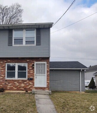 Building Photo - 225 McKnight St