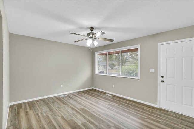 Building Photo - Complete Remodel!  3 Bedroom Home - Available November 2026