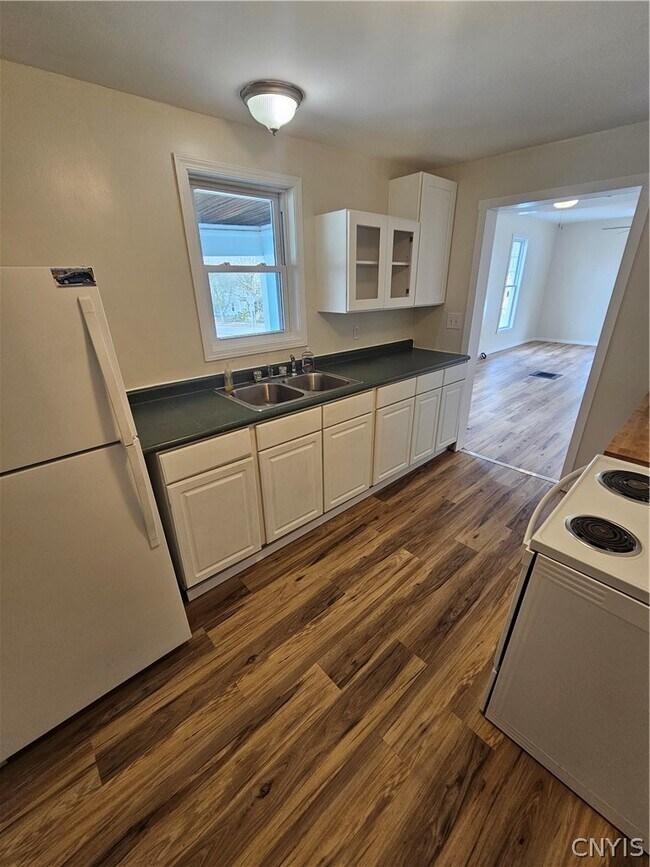 Foto del edificio - 127 N School St