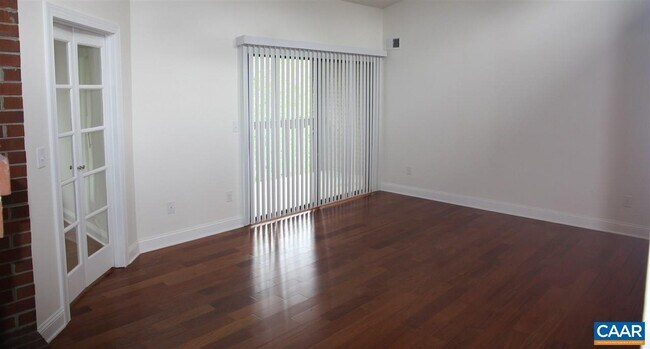 Foto del edificio - 112 Turtle Creek Rd