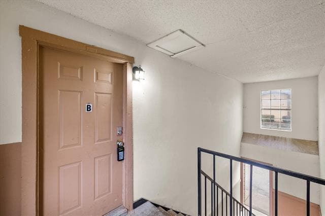 Building Photo - 8000 Cambridge Cir