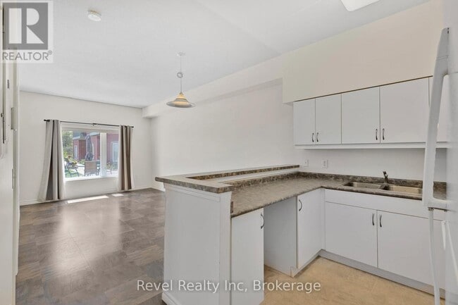 Building Photo - 333 Lafontaine Rd W