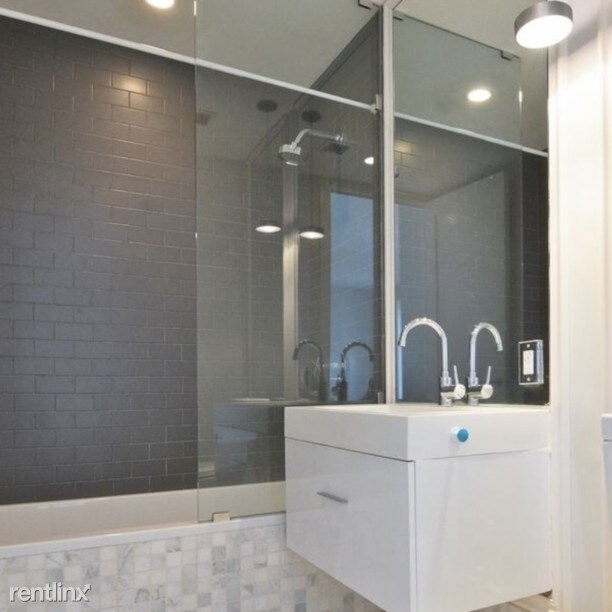 Building Photo - 205 N 9th St