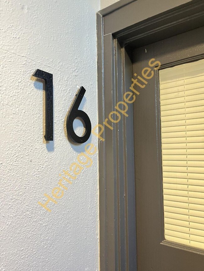 Foto del edificio - Freshly Updated Southampton 1 Bedroom