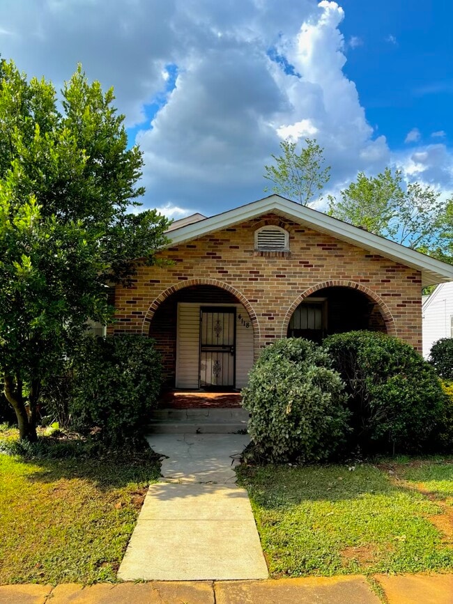 Front - 4118 50th Ave N