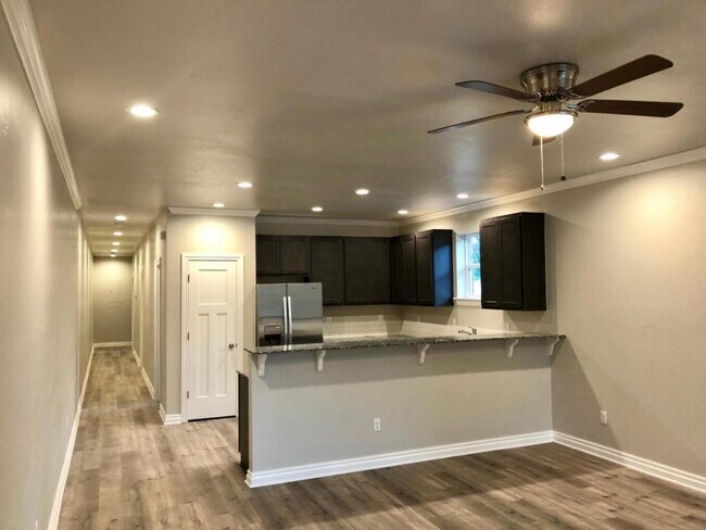 Building Photo - 106 Castro