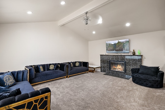 Building Photo - 35715 Maureen Dr