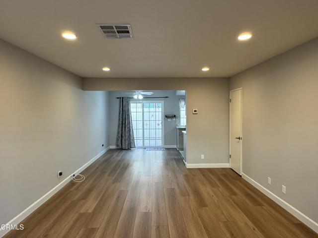 Foto del edificio - 327 E Live Oak St