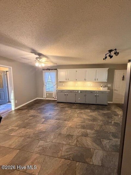 Building Photo - 991 Hardesty Loop Rd