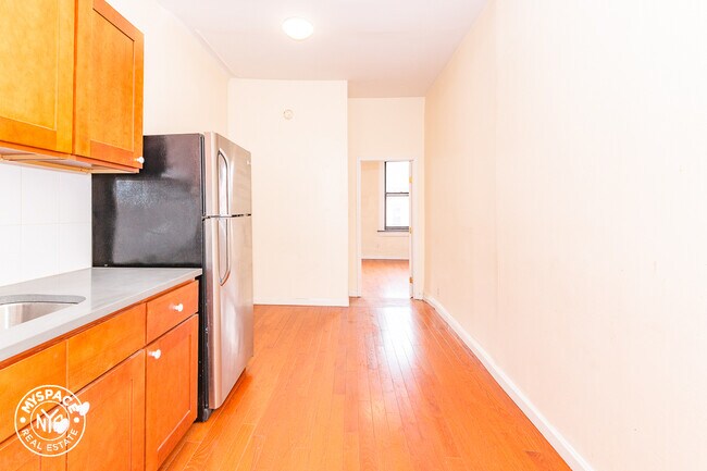 Foto del edificio - 781 Franklin Ave