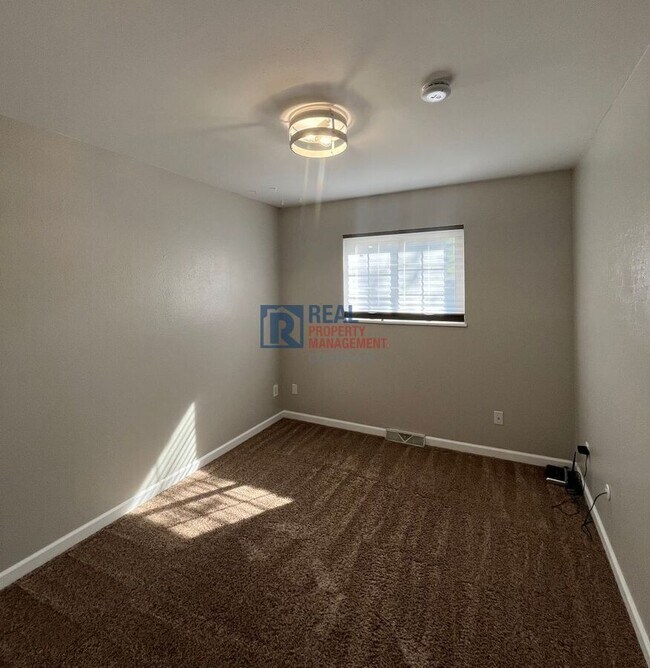 Foto del edificio - 4505 W 5th St