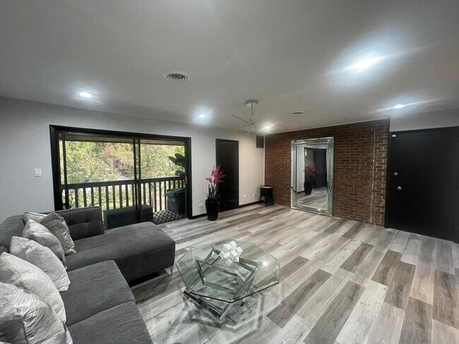 Foto del edificio - 1100 Holbrook Rd