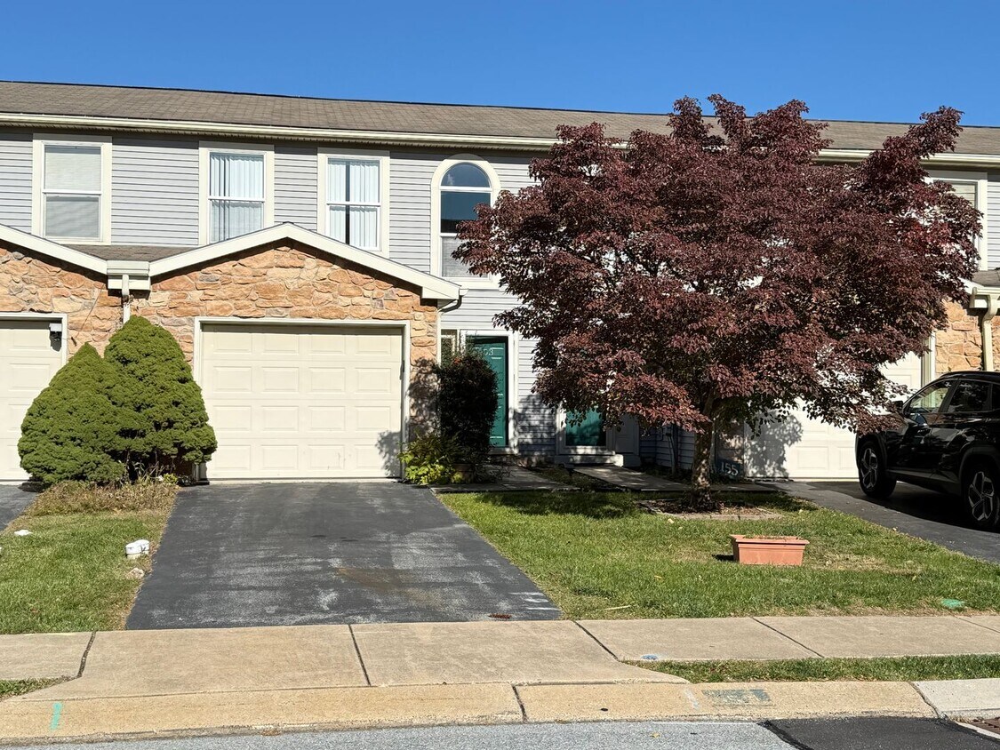 Foto principal - Beautiful 3 Bedroom 1.5 Bathroom Townhome ...