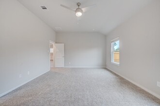 Building Photo - 14257 Lake Lodge Dr