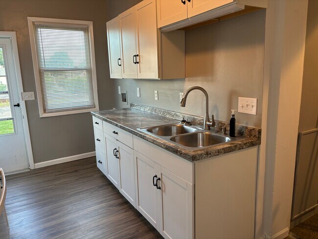 Kitchen - 204 N 4th St