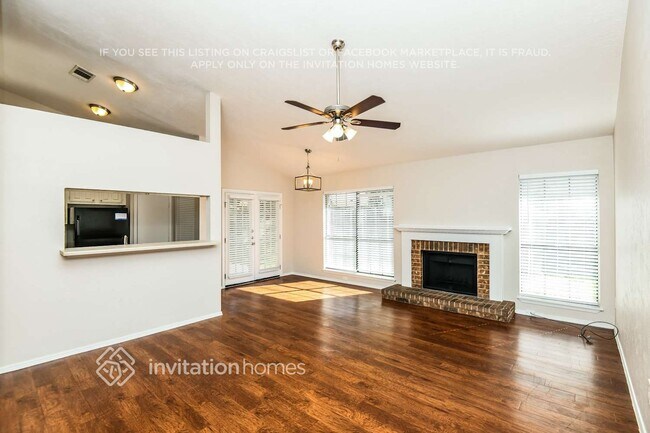 Foto del edificio - 4245 Periwinkle Dr