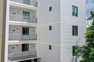 Building Photo - 1709 N Tamiami Trl