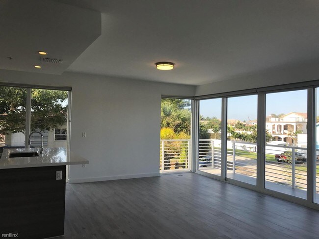 Foto del edificio - 2 br, 2 bath  - 1900 SE 2nd St Unit 202