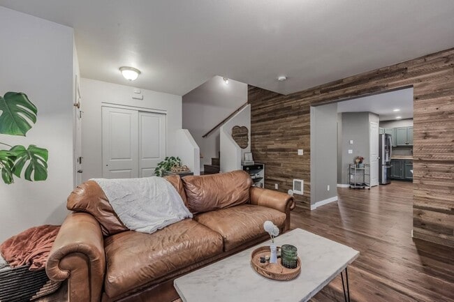 Building Photo - 3324 E Garrin Ct