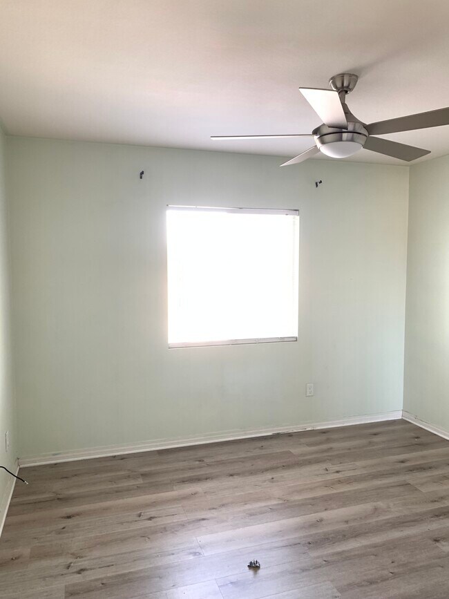 Foto del edificio - 5617 Millington Ave