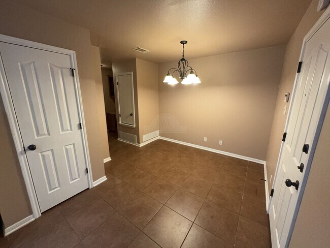 Building Photo - 5600 Aquarius Dr