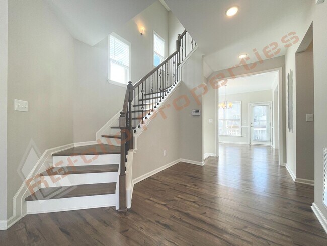 Foto del edificio - Beautiful End Unit 3 Story 3 bedroom, 3.5 bathroom Townhome with 2 Car-Garage in 540 Townes subdi...