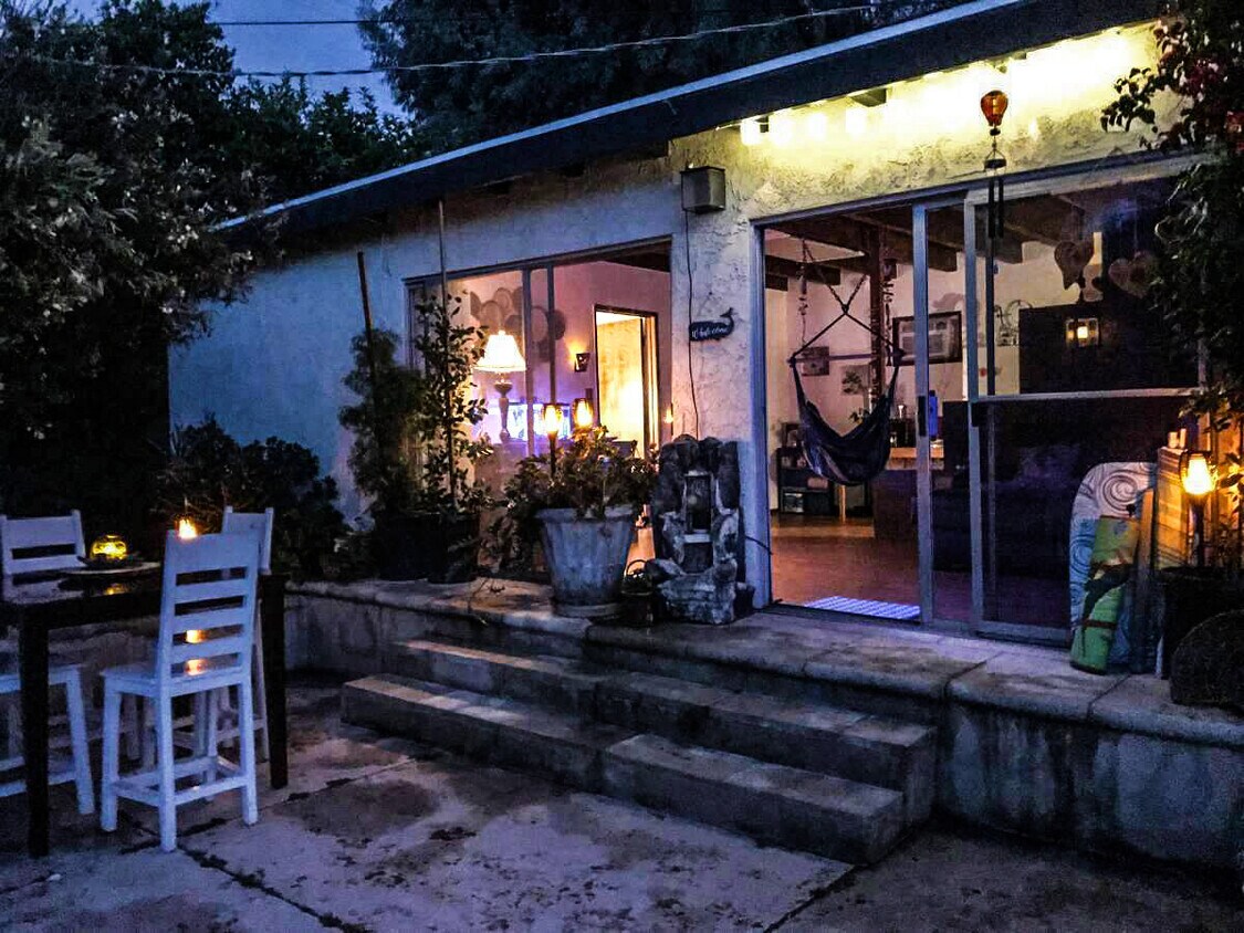 Primary Photo - Awesome Artist house!