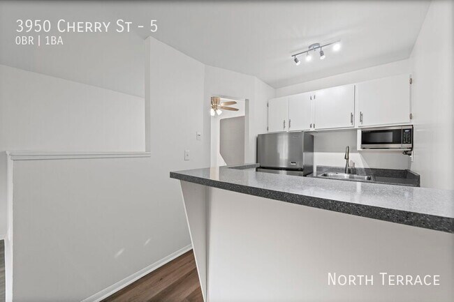 Building Photo - 3950 N Cherry St