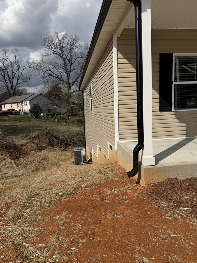 Building Photo - 67 Woodsdale Pl SE