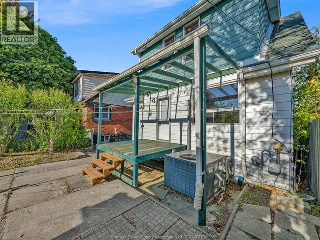 Building Photo - 943 Pillette Rd