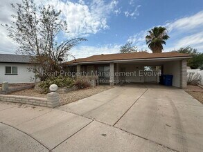 Building Photo - 513 E Wickieup Ln