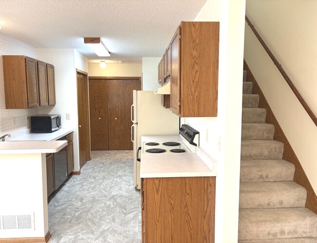 Kitchen - 1119 Pecks Woods Dr