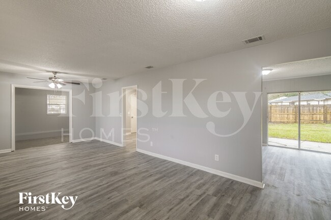 Building Photo - 8704 Country Creek Blvd